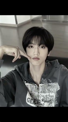 mau beli kayak gui ada di shop ga ya?? 🤧💔 #tffamilygen4 #zhangguiyuan #tf家族登陆计划生于火焰演唱会 #tf家族 #fypシ゚