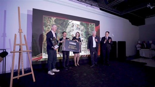🎉 Przeżyjmy to jeszcze raz! Życie w Architekturze to jedno z najważniejszych i najbardziej prestiżowych wydarzeń w polskim środowisku architektonicznym. Jako Grupa Murator jesteśmy zaszczyceni, że możemy organizować konkurs, który od lat wyznacza kierunki dyskusji o architekturze i jakości projektowania przestrzeni w Polsce. 11 grudnia w Instytut Wzornictwa Przemysłowego - Institute of Industrial Design odbyła się gala finałowa, która zgromadziła wybitnych przedstawicieli branży, ekspertów, pro