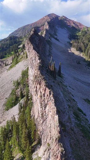 Rocky Mountains’ Wildest Faces: Jagged Ridges & Painted Cliffs
