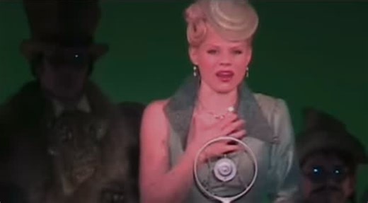 Broadway Besties Podcast on Instagram: "💖 MEGAN HILTY. COULDN’T BE HAPPIER. 💖 This is Glinda perfection. Megan Hilty’s acting, her timing, her sparkle, and that effortless vocal control made Couldn’t Be Happier one of the most unforgettable moments in Wicked history. She doesn’t just perform it, she lives it. Wicked Week continues and the Glinda energy is strong. Send us your favorite Megan Hilty moments and we might feature them next. 💚✨ #BroadwayBestiesPodcast #WickedWeek #MeganHilty #Glind