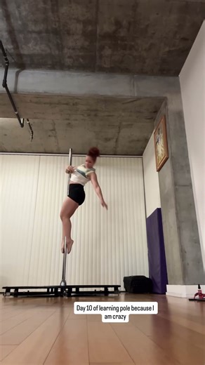 Dancer learns how to pole dance. Day 10 of learning pole #poletrick #poledancer
