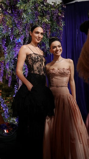 Royalty on the red carpet 👑 Disney's #SnowWhite is only in theaters Friday. Get tickets now: fandango.com/DisneySnowWhite | Walt Disney Studios