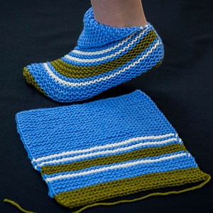 22K views · 318 reactions | The easiest knitted slippers out of a square - a detailed tutorial! | Miarti - Crochet and Knitting | Facebook