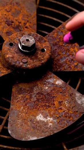 Rust vs Steel | The Clean Reveal 😳🛠️” #RustRemoving #MetalRestoration #OddlySatisfying #BeforeAfter #ASMR