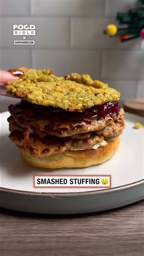 Insane festive triple stack burger 🍔🎅😍 🎥: TikTok / superhomecook