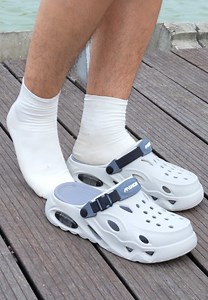 Summer Fashion Slippers: Stylish Slipper Styles for Warm Days