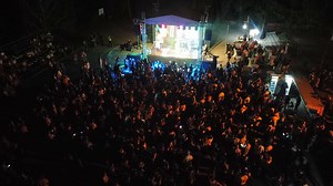 Viki Miljković zatvorila zabavni program Boemskih noći – Finale u znaku pesme i emocija Četvrto veče manifestacije „Boemske noći“ u Srpskoj Crnji obeležio je koncert Viki Miljković, održan u školskom dvorištu pred brojnom publikom. Njeni hitovi i dobra atmosfera obeležili su kraj zabavnog programa manifestacije. Tokom dana, publika je imala priliku da prati bogat program koji je uključivao dečije sadržaje, takmičenja i muzičke nastupe, čime je nastavljen raznovrstan duh ovogodišnje manifestacije