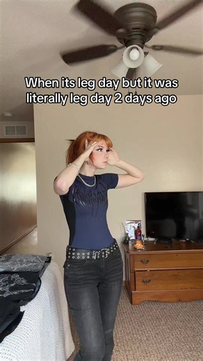 aka: kys day 😭 - shirt is the new venom texture compression from @Breathedivinity dropping 6.23.26 🫡 code: okaygnomie - #legday #legs #breathedivinity #gym #alternative