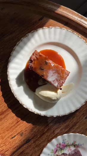 Comforting, seasonal and always worth making room for… THE PIG’s Apple Pudding is the perfect finisher to warm you from the inside out at this time of year! #thepig #pighotel #escapelondon #chefspicks #ukstays