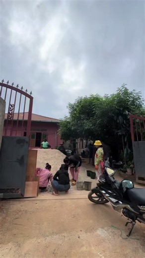 သင်တန်သွား ဆိုင်သန့်ရှင်းရေးလုပ်သောVloagလေးပါ#lashio #moesatttattoostudio