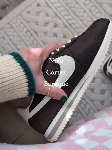 🧸 These Nikes are a combination of comfy AND pretty. I loveee the chocolate brown color with the added leather. 🤌🏻 #nike #nikeshoes #creatoricons #tiktokshopcreatorpicks #tiktokshopholidayhaul