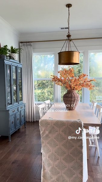 TAP the ❤️ if this inspires you too! You can always shop our home by clicking the link in my bio✨🙏🏻 #homeinspiration #homedesignideas #coastalhome #classichome