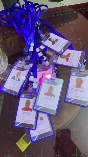 Badges entreprise PVC Le badge entreprise en PVC est un produit conçu pour réaliser des cartes d'accès, des badges d'identification ou des pass pour des concerts ou salons professionnels. Du plus classique à l'occasion d'événements d'entreprise . créez le badge le plus adapté à vos besoins de communication. #badgePVC @followers Merci à notre partenaire B E S Sécurité | ValueMax Guinee