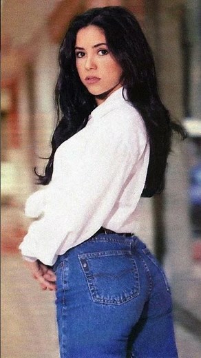A younger Singer Shakira with black hair #Shakira #CelebrityFacts #Shorts
