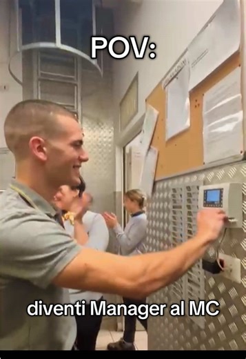 Diventi Manager al McDonald's: La tua esperienza POV