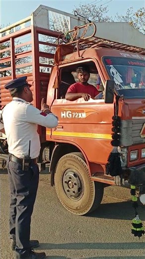 बिना Indicator Turning क्यों खतरनाक है ?! ⚠️ #trafficrules #truckdrivers #shorts