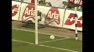 283K views · 2K reactions | En morgengåde til kampklare danskere❓ Hvad får man, hvis man sætter Beckham, Gerrard, Lampard og Rooney op imod Tomasson, Romme, Lange Larsen og Copenhagen Air Force aka. Michael Gravgaard 樂 Svar - En 4-1 sejr til  Er du klar til Wembley i aften? Vi er  #ForDanmark | Herrelandsholdet | Facebook