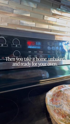 Ever wonder why Papa Murphy’s pizza tastes so fresh? We make it here — you bake it at home. It’s that simple #PapaMurphys #TakeAndBake #NewnanEats | Papa Murphy's Pizza | Facebook
