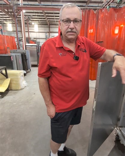 Here is Fast Eddy with the FEC120 pellet smoker, explaining its unique design and how it works! #cookshack #fasteddycookshack #CommercialGrade #pelletsmoker #smoker #stainlesssteel #CookshackFEC120 #SmokedMeats #Smokers #BBQHallofFame #bbq #BBQLife | Cookshack Inc.