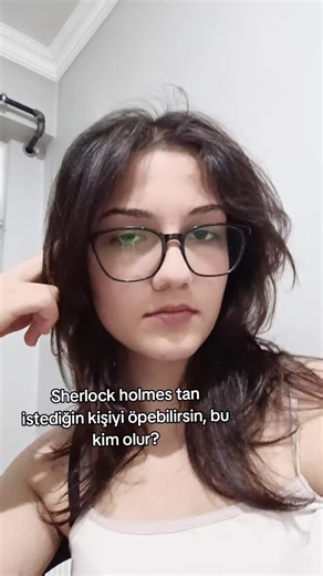 Irene Adler: Sherlock Holmes'un Dikkatini Çeken Kadın