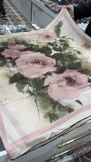 Lily Platok | Ro’mollar on Instagram: "Italianski sholk turkiya #feruzanormatova #ayollarmodasi #romol #sharfsavdosi #romolsavdosi"