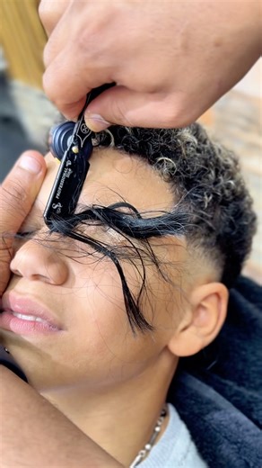 How to Cut Eyebrows: What Most People Get Wrong (2025)