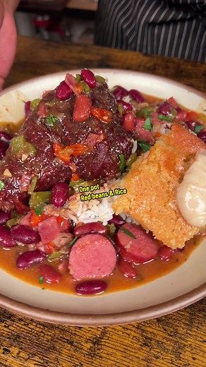 Red beans in rice, quick & easy. And all for under $21! Recipe⬇️ 2 cans of dark red beans 1 can of light red beans 1/2 white onion 1 green bell pepper 1 red bell pepper (optional) 3 stalks of celery 3 cloves garlic 1/2 smoked beef sausage 1 smoked turkey leg 1/2 cup turkey bacon *Spice Blend 1 Tbsp Paprika 1 Tbsp Garlic Powder 1 Tsp “Kanye” Pepper 1 Tsp Thyme 1 Tbsp Black Pepper 2 Tbsp Chicken Powder Serve with white rice and corn bread and enjoy! #redbeansandrice #redbean #beans #turkey #smoked