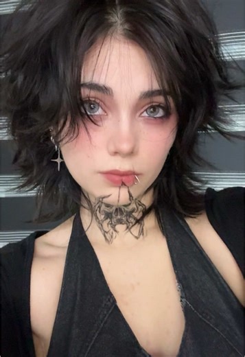 Evelyn Cosplay from Baldur's Gate 3 Guide