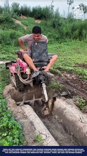 Compact Crawler Trenching and Digging Machine Work for Farm Land Maintenance and Furrowing