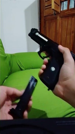 Taurus pt 92 de Airsoft spring marca cybergun slide metal Linck nos comentários