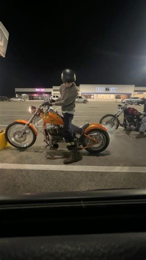 Built chopper burnout #automobile #harleydavidson #harley #motorcycle #bikelife #burnout