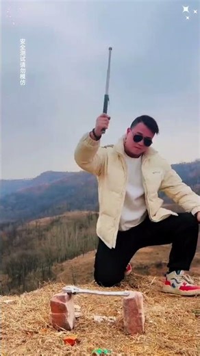 Automatic spring-loaded telescopic three-section stick, one-button operation