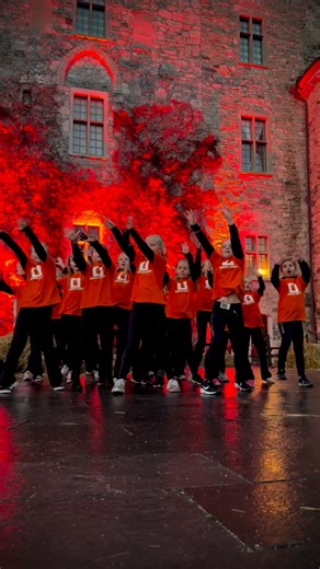 Dansuppvisning på Slottet under höstlovet var en magisk upplevelse för både dansare & publik! 🎃🧙‍♀️ #dancecamp #dancecenterorebro #danceshow #örebroslott #höstlov #visitörebro #showdance | Dance Center Örebro