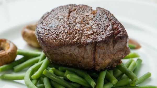 Signs You're Eating Pre-Made Food At A Restaurant