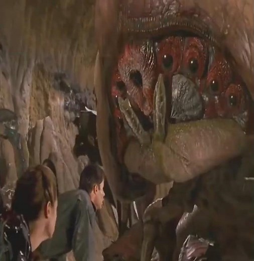 “Starship Troopers (1997) | Brain Bug Captured & Ending Explained”#StarshipTroopers #SciFiClassic