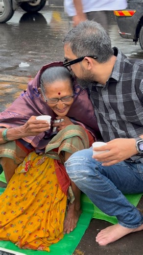 27M views · 1.5M reactions | She is 72 years old and still working hard. Surviving on her own. You can find her outside C.S.T. Railway station. Pls help her in any which you can #maa #sharethelove #humanity #fypシ #hussainmansuri | Hussain Mansuri | Facebook