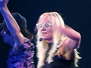Britney Spears concert 2009 - Hit Me Baby One More Time