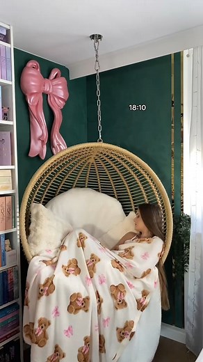 Pov you want to take a 10 min nap #sleeping #takinganap #napping #nap #sleep #napafterschool #afterschool #fyp | Readbypaulina