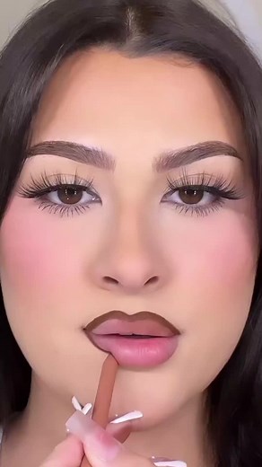 Lip Makeup Tutorial: Perfecting Bold Red Lips