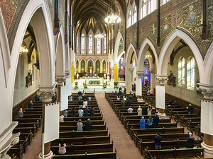 While church attendance among Canadians plunges, belief in God stays nearly the same: poll