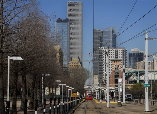 Frustrated Metro riders face long delays after Downtown traffic light adjustment