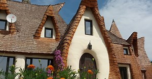 Castelul de Lut - Povestea, Tarif, Cazare | Dana Paraschiv