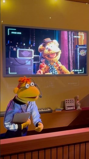 Scooter and Fozzie Bear Preshow Rock ‘N’ Roller Coaster Starring The Muppets #disneyworld #muppets