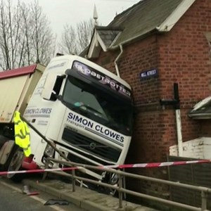 377K views · 899 reactions | A lorry carrying 28 tonnes of grain has...
