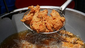 Here's What You Can Do When Your Frying Oil Gets Too Hot, According To Gordon Ramsay - Mashed