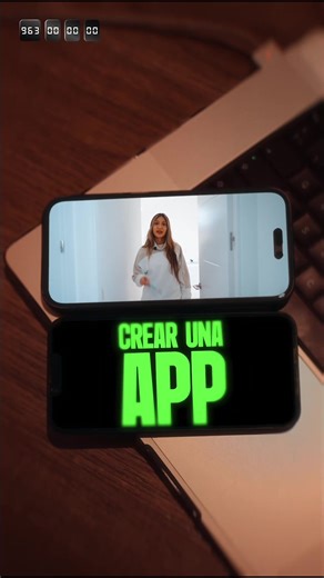 Pasé 9 horas intentando crear una app sin saber programar. Día 8 de mi reto de jubilarme a los 30. Quedan 959 días. El problema: Creé un método de organización y necesito una app para enseñarlo. Pero no tengo ni idea de código. La solución: Encerrarme con un portátil y herramientas de IA hasta lograrlo. El reto: 8 horas. Una app funcional. O admitir que está fuera de mi alcance. Spoiler: Son las 10 de la noche. Llevo 9 horas. Y funciona. No es perfecta. Tiene bugs. Pero FUNCIONA. ¿Es posible cre
