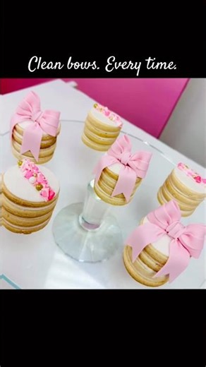 Fondant Bow Tutorial. Clean & Simple Finish #cake #cakedecorating #fondanttopper #shorts