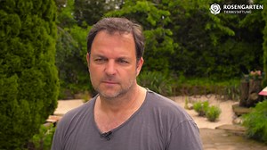 Hundeprofi Martin Rütter berichtet von seinen Erfahrungen mit der ROSENGARTEN-Tierbestattung.😍 Er hat sich mit der ROSENGARTEN-Tierbestattung von seiner ersten Hündin Mina verabschiedet.🐶❤️ www.rosengarten-tierbestattung.de #rosengarten #rosengartentierbestattung #tierliebe #martinrütter #abschied | ROSENGARTEN-Tierbestattung