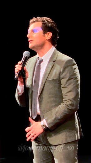 𝐉𝐨𝐧𝐚𝐭𝐡𝐚𝐧 𝐆𝐫𝐨𝐟𝐟 𝐅𝐚𝐧𝐩𝐚𝐠𝐞 on Instagram: "He’s so talented . #groffsauce #jonathangroff #groff #hamiltonthemusical #kinggeorgeiii"