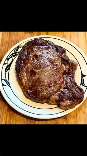 How I Cook Steak in a Cast Iron Pan 🥩🔥